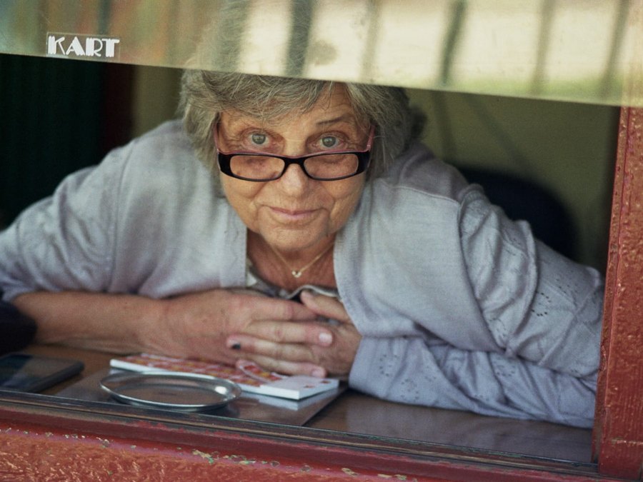 Su abuela, propietaria del kárting